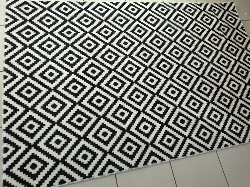 WOW!! Non-Slip Modern Rugs - 6 Options Available